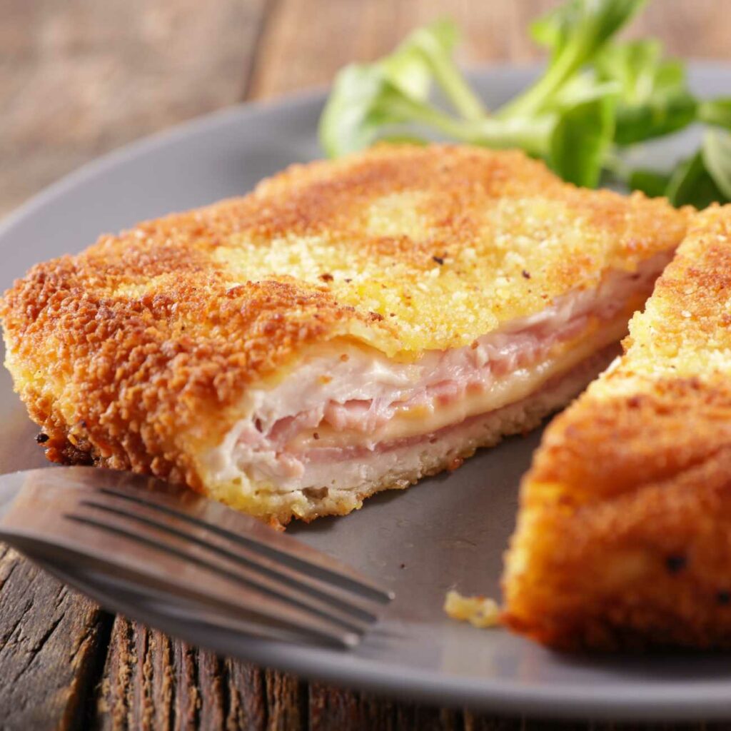 Cordon Bleu wird angeschnitten ganz nah gezeigt.