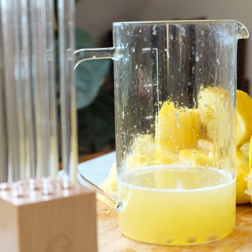 Limonade: Zitronen auspressen